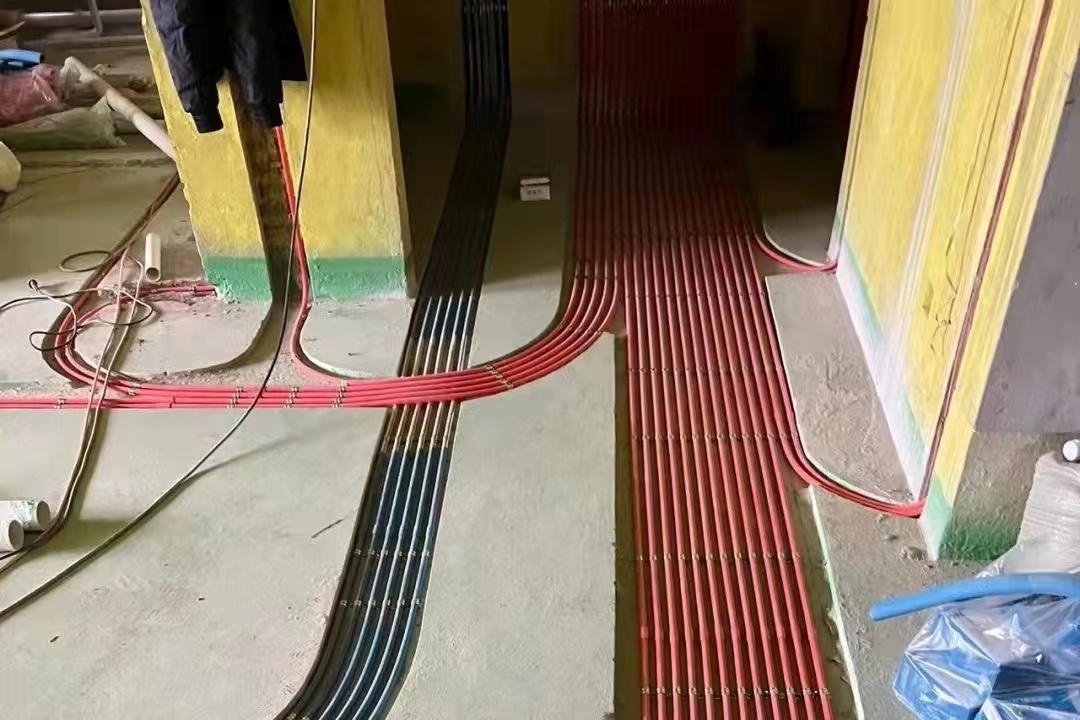 根據(jù)用電使用需求開槽暗敷